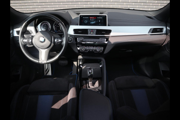BMW X2 sDrive18i High Executive M Sport Pakket Automaat / Navigatiesysteem Plus / Panoramadak / 19 Inch / Hifi / LED / Head-Up Display / Achteruitrijcamera / Shadow Line / M Sportstoelen