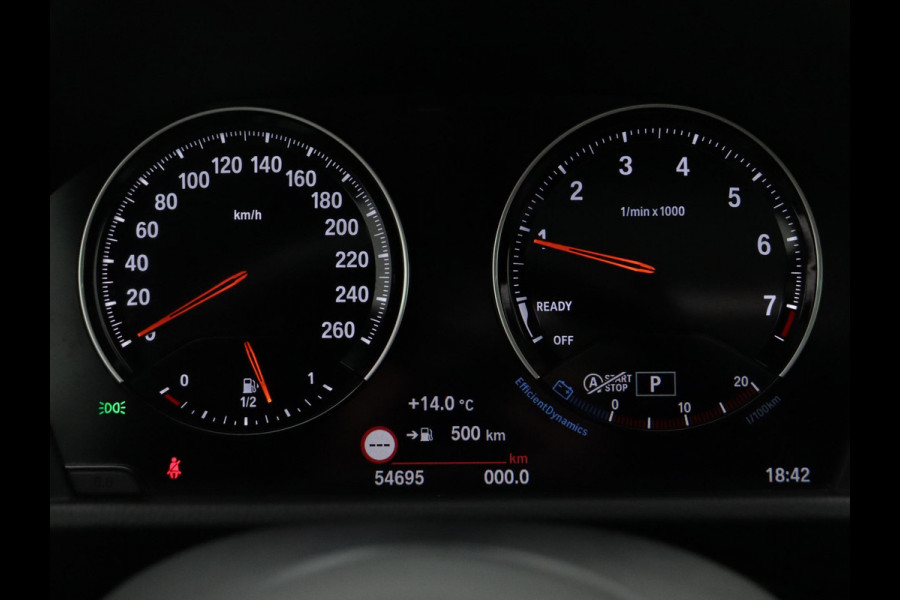 BMW X2 sDrive18i High Executive M Sport Pakket Automaat / Navigatiesysteem Plus / Panoramadak / 19 Inch / Hifi / LED / Head-Up Display / Achteruitrijcamera / Shadow Line / M Sportstoelen
