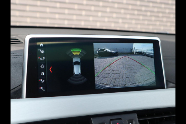 BMW X2 sDrive18i High Executive M Sport Pakket Automaat / Navigatiesysteem Plus / Panoramadak / 19 Inch / Hifi / LED / Head-Up Display / Achteruitrijcamera / Shadow Line / M Sportstoelen