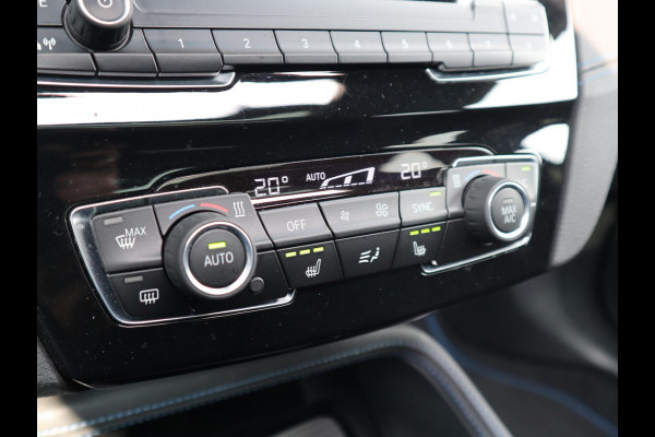 BMW X2 sDrive18i High Executive M Sport Pakket Automaat / Navigatiesysteem Plus / Panoramadak / 19 Inch / Hifi / LED / Head-Up Display / Achteruitrijcamera / Shadow Line / M Sportstoelen