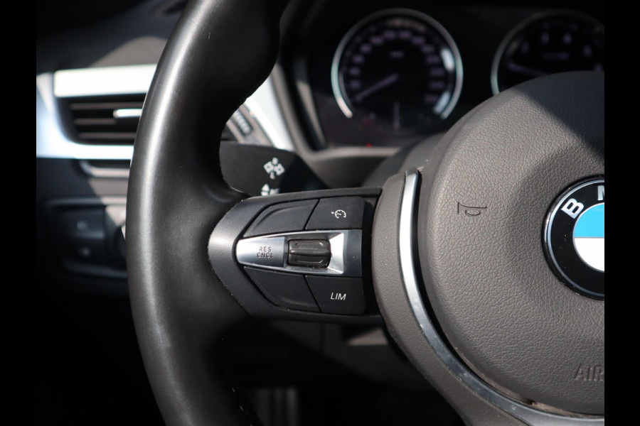 BMW X2 sDrive18i High Executive M Sport Pakket Automaat / Navigatiesysteem Plus / Panoramadak / 19 Inch / Hifi / LED / Head-Up Display / Achteruitrijcamera / Shadow Line / M Sportstoelen