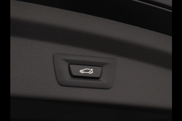 BMW X2 sDrive18i High Executive M Sport Pakket Automaat / Navigatiesysteem Plus / Panoramadak / 19 Inch / Hifi / LED / Head-Up Display / Achteruitrijcamera / Shadow Line / M Sportstoelen