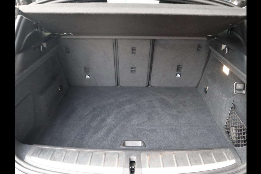 BMW X2 sDrive18i High Executive M Sport Pakket Automaat / Navigatiesysteem Plus / Panoramadak / 19 Inch / Hifi / LED / Head-Up Display / Achteruitrijcamera / Shadow Line / M Sportstoelen