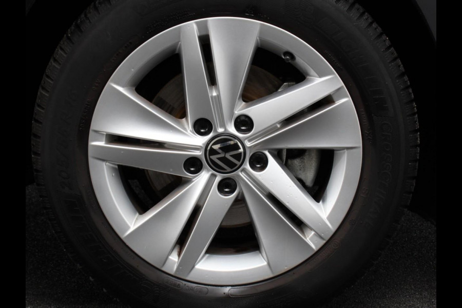 Volkswagen Golf 1.5 eTSI DSG Active | Navigatie | Apple Carplay/Android Auto | Virtual Cockpit | Climate Control | Led | Dab | Camera | Adaptive Cruise Control | Extra Getint glas