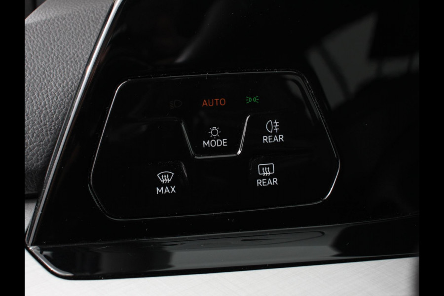 Volkswagen Golf 1.5 eTSI DSG Active | Navigatie | Apple Carplay/Android Auto | Virtual Cockpit | Climate Control | Led | Dab | Camera | Adaptive Cruise Control | Extra Getint glas