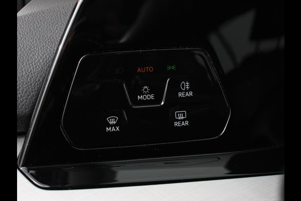 Volkswagen Golf 1.5 eTSI DSG Active | Navigatie | Apple Carplay/Android Auto | Virtual Cockpit | Climate Control | Led | Dab | Camera | Adaptive Cruise Control | Extra Getint glas