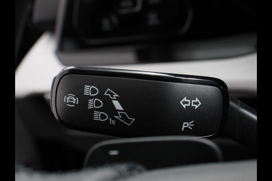 Volkswagen Golf 1.5 eTSI DSG Active | Navigatie | Apple Carplay/Android Auto | Virtual Cockpit | Climate Control | Led | Dab | Camera | Adaptive Cruise Control | Extra Getint glas