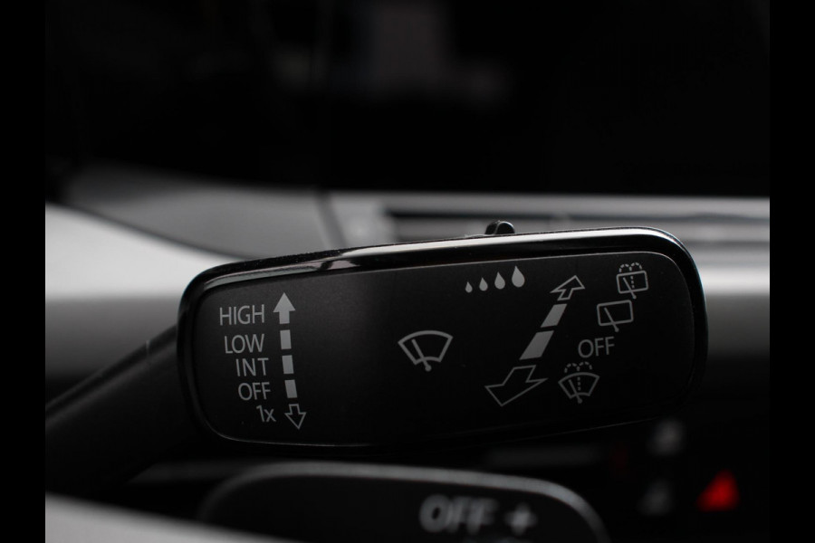 Volkswagen Golf 1.5 eTSI DSG Active | Navigatie | Apple Carplay/Android Auto | Virtual Cockpit | Climate Control | Led | Dab | Camera | Adaptive Cruise Control | Extra Getint glas