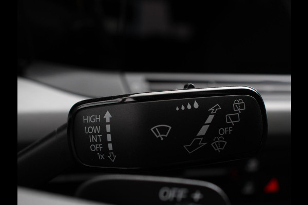 Volkswagen Golf 1.5 eTSI DSG Active | Navigatie | Apple Carplay/Android Auto | Virtual Cockpit | Climate Control | Led | Dab | Camera | Adaptive Cruise Control | Extra Getint glas