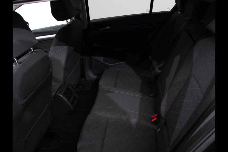Volkswagen Golf 1.5 eTSI DSG Active | Navigatie | Apple Carplay/Android Auto | Virtual Cockpit | Climate Control | Led | Dab | Camera | Adaptive Cruise Control | Extra Getint glas