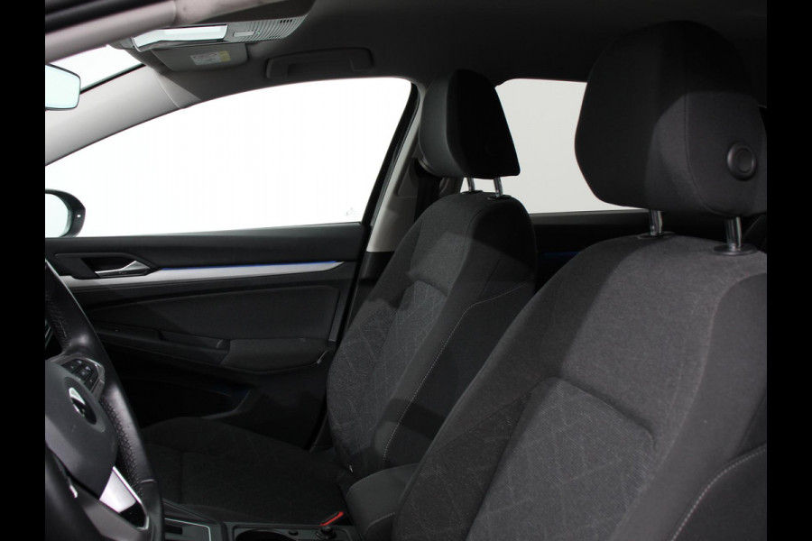Volkswagen Golf 1.5 eTSI DSG Active | Navigatie | Apple Carplay/Android Auto | Virtual Cockpit | Climate Control | Led | Dab | Camera | Adaptive Cruise Control | Extra Getint glas