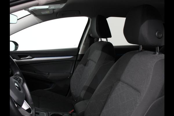 Volkswagen Golf 1.5 eTSI DSG Active | Navigatie | Apple Carplay/Android Auto | Virtual Cockpit | Climate Control | Led | Dab | Camera | Adaptive Cruise Control | Extra Getint glas