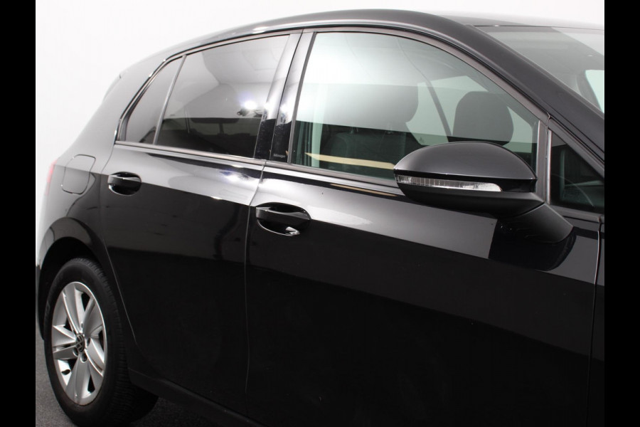 Volkswagen Golf 1.5 eTSI DSG Active | Navigatie | Apple Carplay/Android Auto | Virtual Cockpit | Climate Control | Led | Dab | Camera | Adaptive Cruise Control | Extra Getint glas