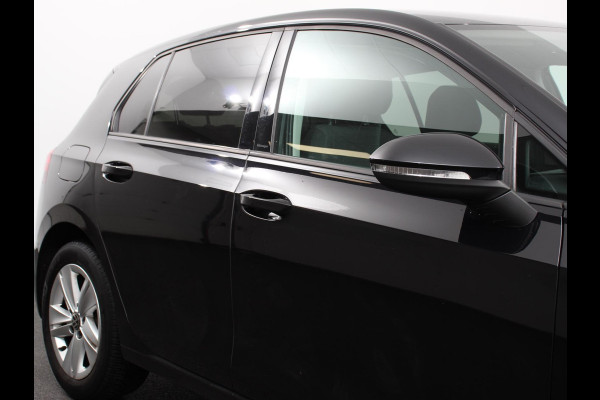 Volkswagen Golf 1.5 eTSI DSG Active | Navigatie | Apple Carplay/Android Auto | Virtual Cockpit | Climate Control | Led | Dab | Camera | Adaptive Cruise Control | Extra Getint glas
