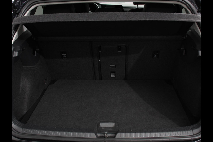 Volkswagen Golf 1.5 eTSI DSG Active | Navigatie | Apple Carplay/Android Auto | Virtual Cockpit | Climate Control | Led | Dab | Camera | Adaptive Cruise Control | Extra Getint glas