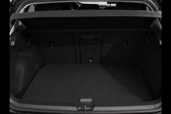 Volkswagen Golf 1.5 eTSI DSG Active | Navigatie | Apple Carplay/Android Auto | Virtual Cockpit | Climate Control | Led | Dab | Camera | Adaptive Cruise Control | Extra Getint glas