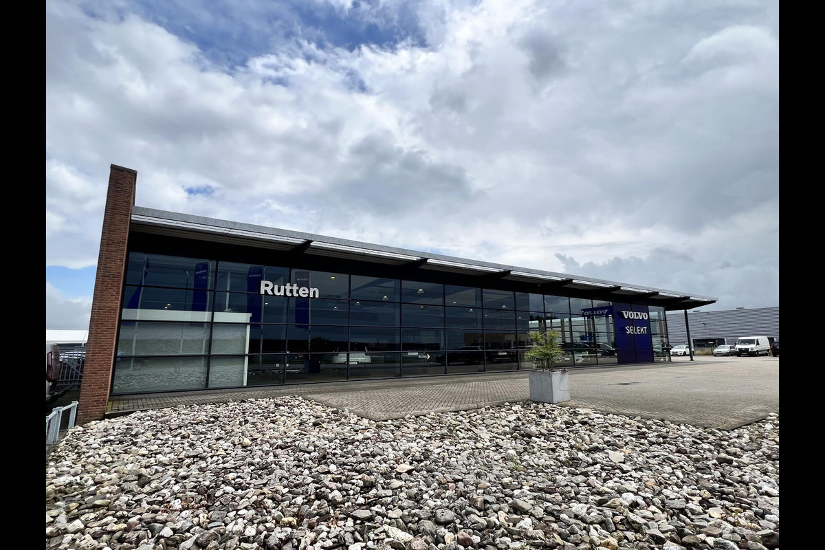 Volvo V60 T6 350PK Plug-in hybrid AWD Plus Bright Long Range / 19" lichtmetalen velgen / Harman Kardon Audio / Adaptieve Cruise Control / Elektrisch verstelbare voorstoelen met geheugen