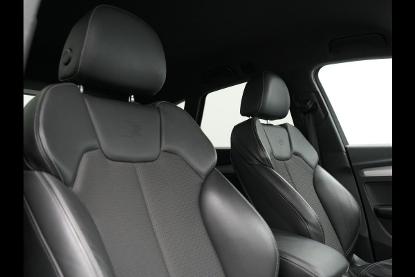 Audi Q5 50 TFSI e quattro S Line Plug In Hybrid 300pk Dealer O.H PHEV | Camera | Keyless | Sportstoelen Verwarmd | S Sportstuur | Navigatie Plus | Apple Carplay | Virtual | DAB | 20"L.M |