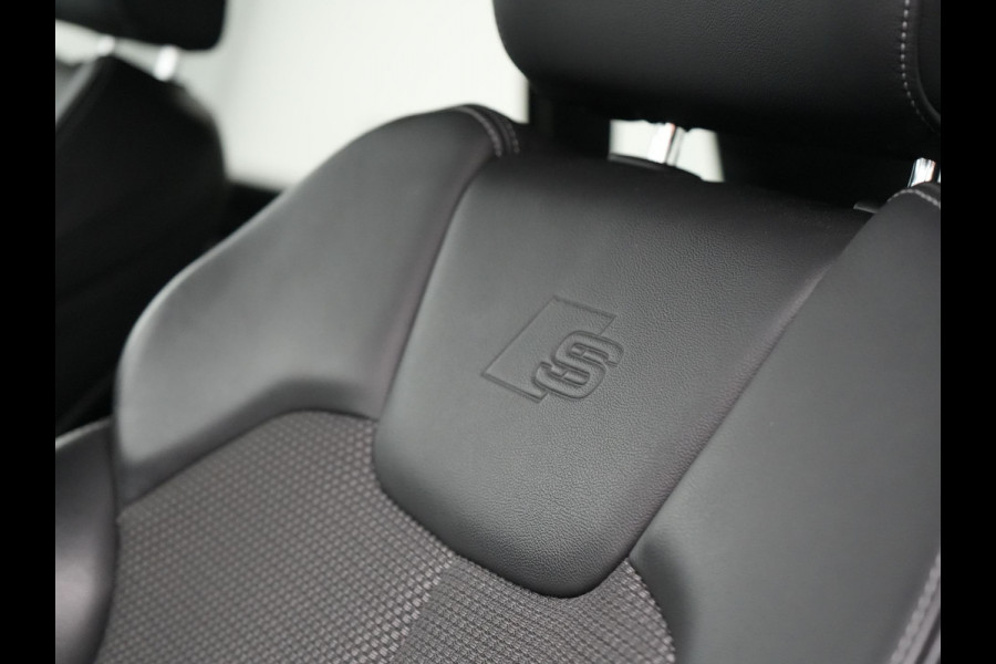 Audi Q5 50 TFSI e quattro S Line Plug In Hybrid 300pk Dealer O.H PHEV | Camera | Keyless | Sportstoelen Verwarmd | S Sportstuur | Navigatie Plus | Apple Carplay | Virtual | DAB | 20"L.M |