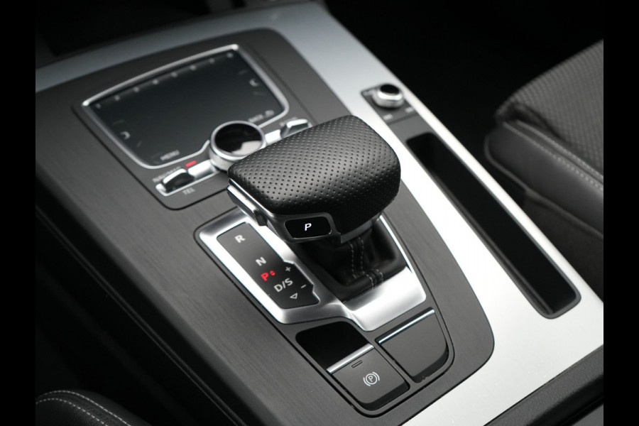Audi Q5 50 TFSI e quattro S Line Plug In Hybrid 300pk Dealer O.H PHEV | Camera | Keyless | Sportstoelen Verwarmd | S Sportstuur | Navigatie Plus | Apple Carplay | Virtual | DAB | 20"L.M |