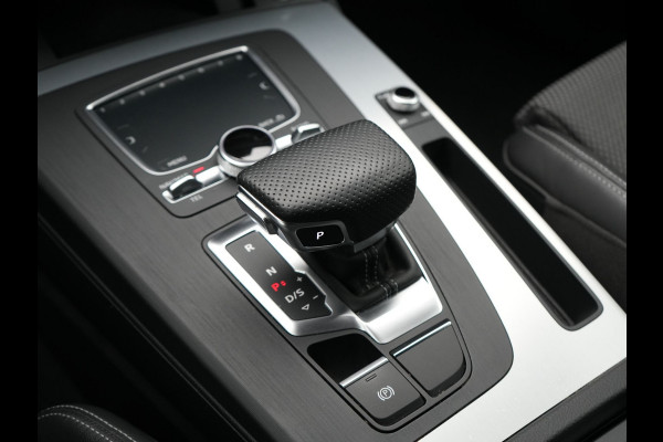 Audi Q5 50 TFSI e quattro S Line Plug In Hybrid 300pk Dealer O.H PHEV | Camera | Keyless | Sportstoelen Verwarmd | S Sportstuur | Navigatie Plus | Apple Carplay | Virtual | DAB | 20"L.M |