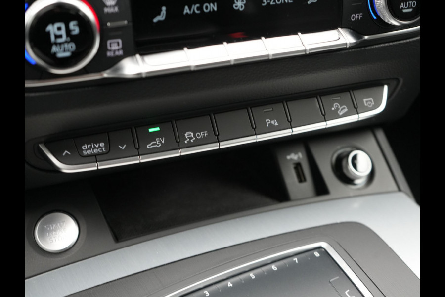 Audi Q5 50 TFSI e quattro S Line Plug In Hybrid 300pk Dealer O.H PHEV | Camera | Keyless | Sportstoelen Verwarmd | S Sportstuur | Navigatie Plus | Apple Carplay | Virtual | DAB | 20"L.M |