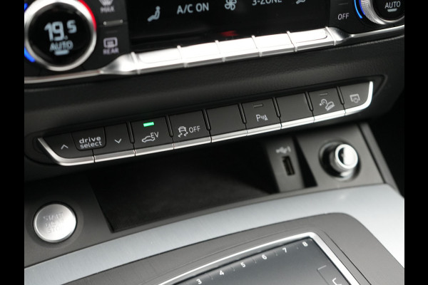 Audi Q5 50 TFSI e quattro S Line Plug In Hybrid 300pk Dealer O.H PHEV | Camera | Keyless | Sportstoelen Verwarmd | S Sportstuur | Navigatie Plus | Apple Carplay | Virtual | DAB | 20"L.M |