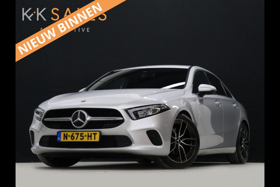 Mercedes-Benz A-Klasse 200 Luxury Line [SFEERVERLICHTING, CAMERA, PDC V+A, CRUISE CONTROL, BLUETOOTH TELEFOON, STOELVERWARMING, TREKHAAK, NAVIGATIE]