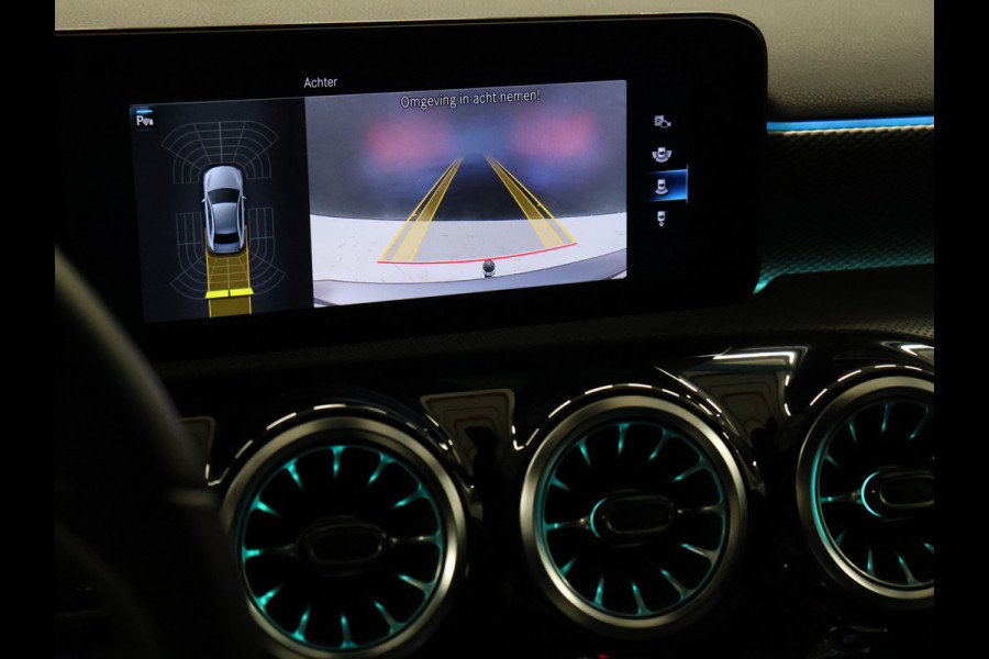 Mercedes-Benz A-Klasse 200 Luxury Line [SFEERVERLICHTING, CAMERA, PDC V+A, CRUISE CONTROL, BLUETOOTH TELEFOON, STOELVERWARMING, TREKHAAK, NAVIGATIE]