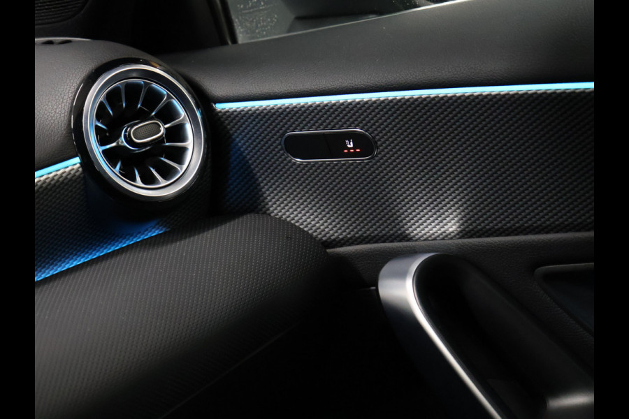 Mercedes-Benz A-Klasse 200 Luxury Line [SFEERVERLICHTING, CAMERA, PDC V+A, CRUISE CONTROL, BLUETOOTH TELEFOON, STOELVERWARMING, TREKHAAK, NAVIGATIE]