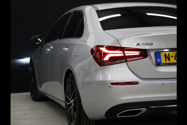 Mercedes-Benz A-Klasse 200 Luxury Line [SFEERVERLICHTING, CAMERA, PDC V+A, CRUISE CONTROL, BLUETOOTH TELEFOON, STOELVERWARMING, TREKHAAK, NAVIGATIE]