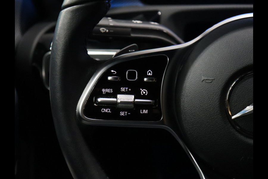 Mercedes-Benz A-Klasse 200 Luxury Line [SFEERVERLICHTING, CAMERA, PDC V+A, CRUISE CONTROL, BLUETOOTH TELEFOON, STOELVERWARMING, TREKHAAK, NAVIGATIE]