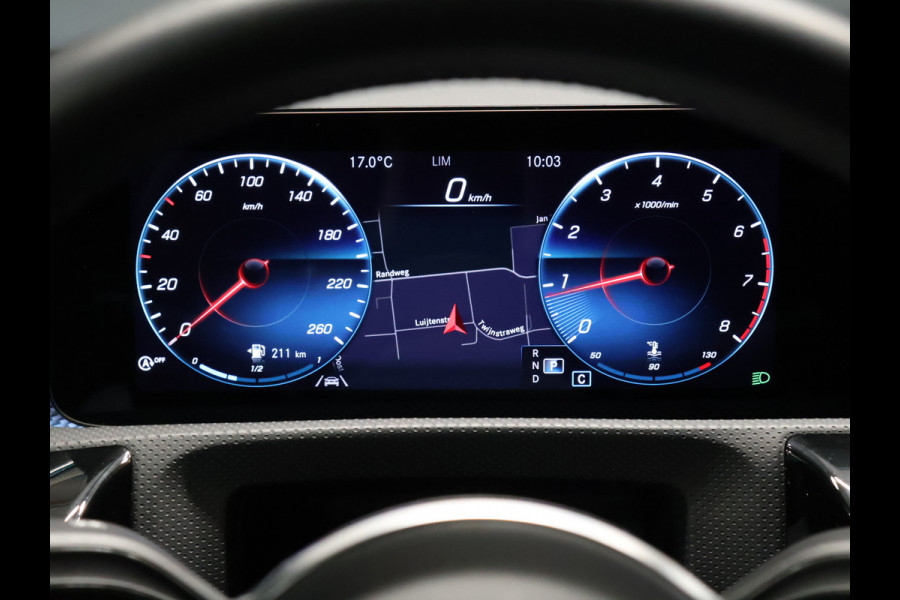 Mercedes-Benz A-Klasse 200 Luxury Line [SFEERVERLICHTING, CAMERA, PDC V+A, CRUISE CONTROL, BLUETOOTH TELEFOON, STOELVERWARMING, TREKHAAK, NAVIGATIE]