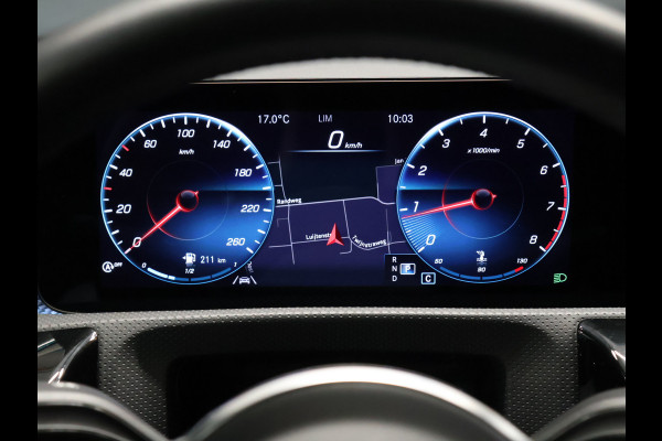 Mercedes-Benz A-Klasse 200 Luxury Line [SFEERVERLICHTING, CAMERA, PDC V+A, CRUISE CONTROL, BLUETOOTH TELEFOON, STOELVERWARMING, TREKHAAK, NAVIGATIE]