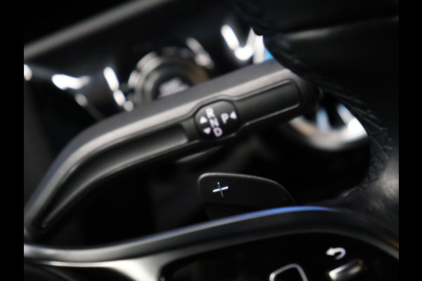 Mercedes-Benz A-Klasse 200 Luxury Line [SFEERVERLICHTING, CAMERA, PDC V+A, CRUISE CONTROL, BLUETOOTH TELEFOON, STOELVERWARMING, TREKHAAK, NAVIGATIE]