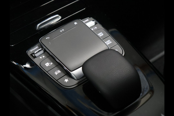 Mercedes-Benz A-Klasse 200 Luxury Line [SFEERVERLICHTING, CAMERA, PDC V+A, CRUISE CONTROL, BLUETOOTH TELEFOON, STOELVERWARMING, TREKHAAK, NAVIGATIE]