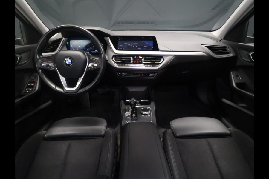BMW 1-serie 118i Executive Edition [APPLE CARPLAY, ANDROID AUTO, PDC V+A, CRUISE CONTROL, AUTOMATISCHE AIRCO, NAVIGATIE, NIEUWSTAAT]
