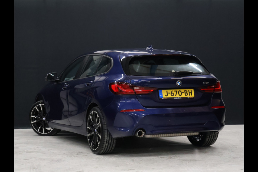 BMW 1-serie 118i Executive Edition [APPLE CARPLAY, ANDROID AUTO, PDC V+A, CRUISE CONTROL, AUTOMATISCHE AIRCO, NAVIGATIE, NIEUWSTAAT]