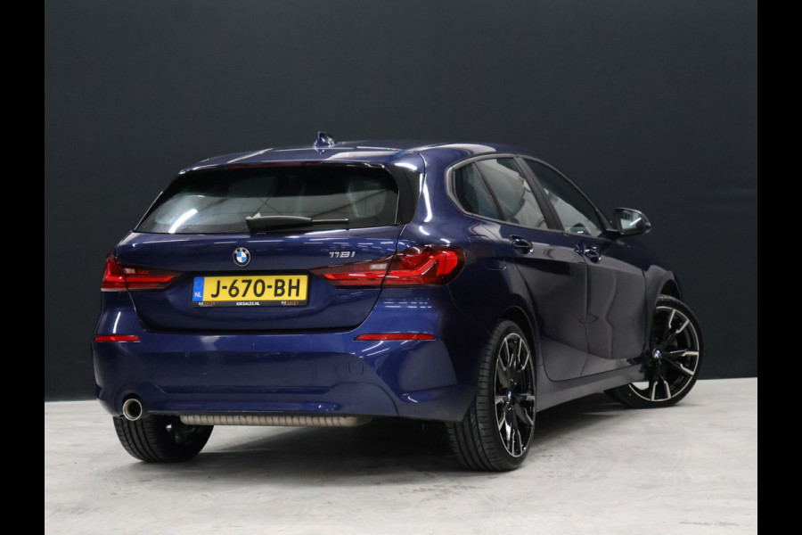 BMW 1-serie 118i Executive Edition [APPLE CARPLAY, ANDROID AUTO, PDC V+A, CRUISE CONTROL, AUTOMATISCHE AIRCO, NAVIGATIE, NIEUWSTAAT]