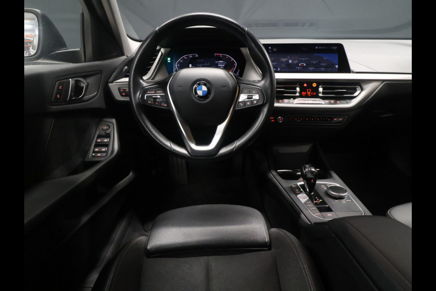 BMW 1-serie 118i Executive Edition [APPLE CARPLAY, ANDROID AUTO, PDC V+A, CRUISE CONTROL, AUTOMATISCHE AIRCO, NAVIGATIE, NIEUWSTAAT]