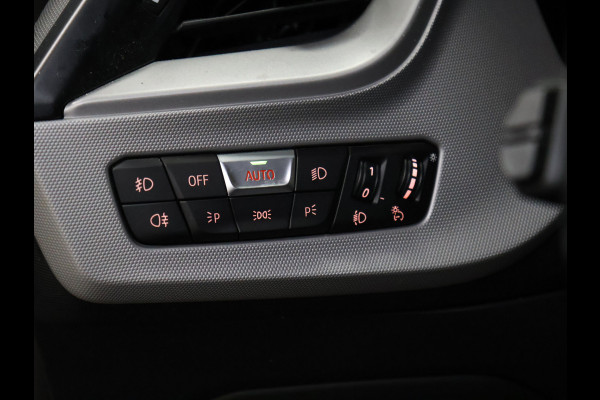 BMW 1-serie 118i Executive Edition [APPLE CARPLAY, ANDROID AUTO, PDC V+A, CRUISE CONTROL, AUTOMATISCHE AIRCO, NAVIGATIE, NIEUWSTAAT]