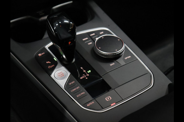 BMW 1-serie 118i Executive Edition [APPLE CARPLAY, ANDROID AUTO, PDC V+A, CRUISE CONTROL, AUTOMATISCHE AIRCO, NAVIGATIE, NIEUWSTAAT]