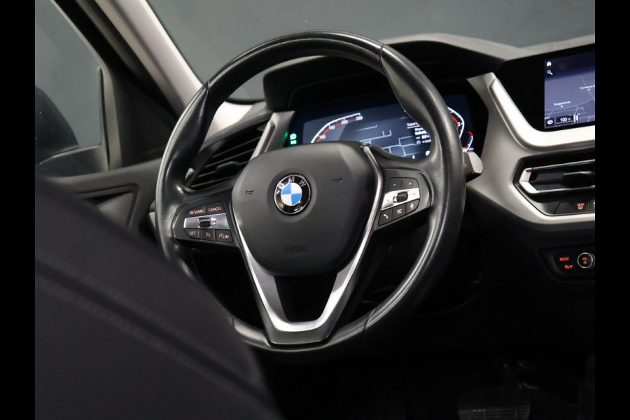 BMW 1-serie 118i Executive Edition [APPLE CARPLAY, ANDROID AUTO, PDC V+A, CRUISE CONTROL, AUTOMATISCHE AIRCO, NAVIGATIE, NIEUWSTAAT]