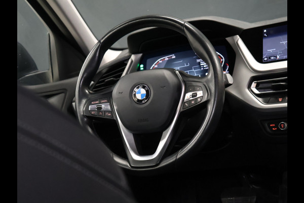 BMW 1-serie 118i Executive Edition [APPLE CARPLAY, ANDROID AUTO, PDC V+A, CRUISE CONTROL, AUTOMATISCHE AIRCO, NAVIGATIE, NIEUWSTAAT]