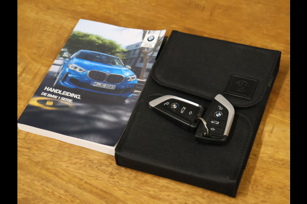 BMW 1-serie 118i Executive Edition [APPLE CARPLAY, ANDROID AUTO, PDC V+A, CRUISE CONTROL, AUTOMATISCHE AIRCO, NAVIGATIE, NIEUWSTAAT]