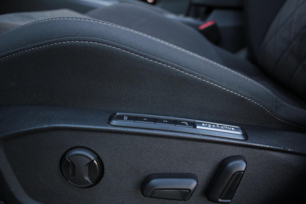 Volkswagen Golf 1.5 eTSI Style