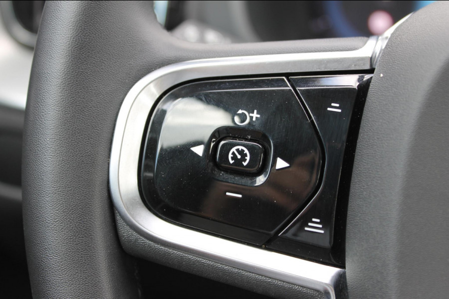 Volvo XC60 T6 350PK Long Range Plug-in hybrid AWD Plus Bright Panoramisch schuif-kanteldak / Google infotainment / Lederen bekleding / Parkeersensoren voor en achter met parkeercamera / Road Sign information / Cruise Control
