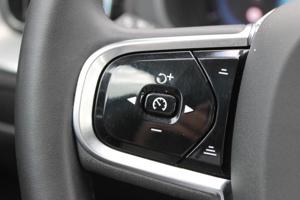 Volvo XC60 T6 350PK Long Range Plug-in hybrid AWD Plus Bright Panoramisch schuif-kanteldak / Google infotainment / Lederen bekleding / Parkeersensoren voor en achter met parkeercamera / Road Sign information / Cruise Control