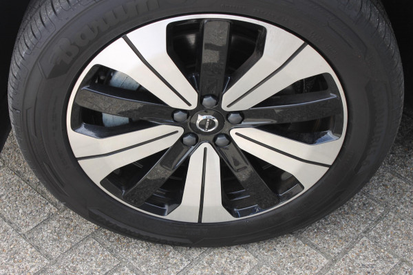 Volvo XC60 T6 350PK Long Range Plug-in hybrid AWD Plus Bright Panoramisch schuif-kanteldak / Google infotainment / Lederen bekleding / Parkeersensoren voor en achter met parkeercamera / Road Sign information / Cruise Control