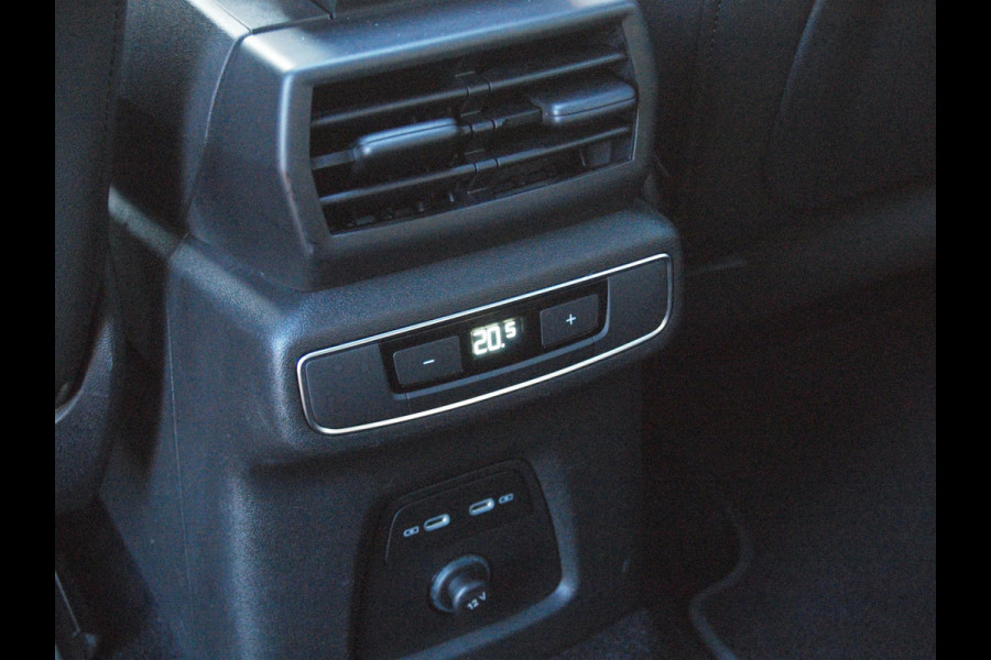 Audi Q4 e-tron 40 Launch edition S Competition 77 kWh | 2X S-Line | Panoramadak | Camera | Sonos | Sfeerverlichting |